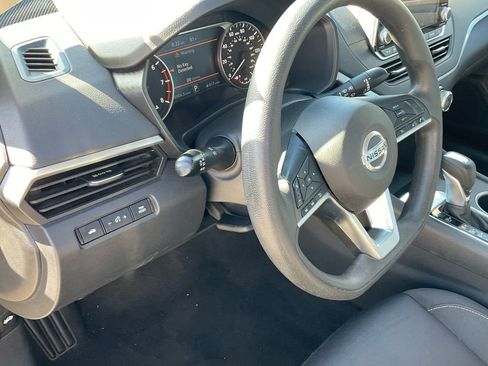 Used 2022 Nissan Altima 2.5 SV image 14