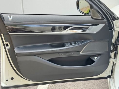 Used 2022 BMW 740i w/ M Sport Package RWD image 49