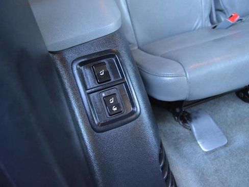 Used 2010 Toyota Sequoia Limited image 31