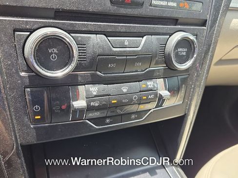 Used 2018 Ford Explorer XLT w/ Equipment Group 202A FWD image 22