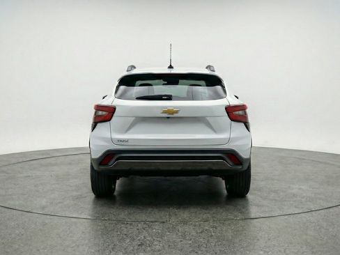 Used 2025 Chevrolet Trax LT FWD image 7
