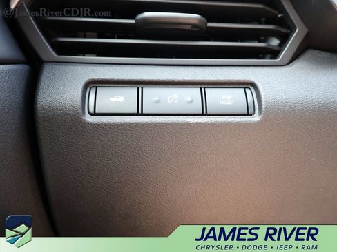 Used 2025 Nissan Altima 2.5 SV FWD image 31