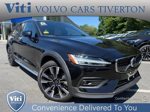 Certified 2025 Volvo V60 B5 Cross Country Ultra w/ Protection Package Premier AWD/4WD image 1