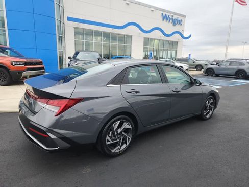 Used 2024 Hyundai Elantra SEL w/ Convenience Package image 2