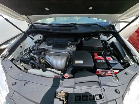 Used 2016 Toyota Camry XLE w/ Moonroof Package FWD image 6