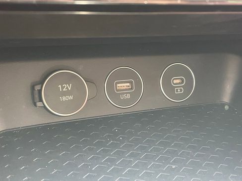 Used 2025 Genesis G70 2.5T image 7