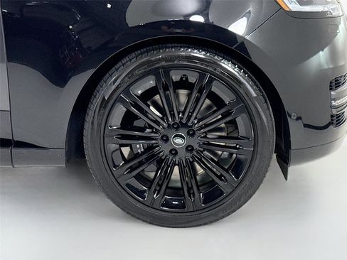 Used 2024 Land Rover Range Rover SE image 32