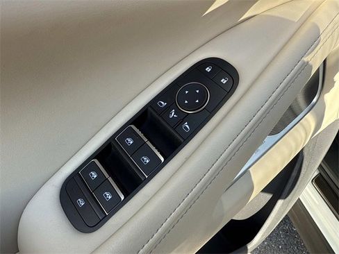 Used 2024 INFINITI QX60 Sensory image 10