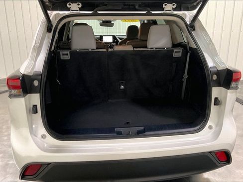 Used 2023 Toyota Highlander XLE AWD/4WD image 39