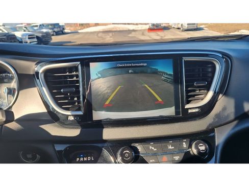 Used 2025 Chrysler Pacifica Select FWD image 26
