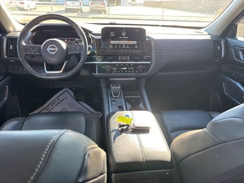 Used 2023 Nissan Pathfinder SL w/ Black Appearance Package image 22