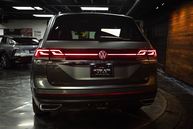 Used 2025 Volkswagen Atlas SE AWD/4WD image 6