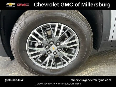 Used 2025 Chevrolet Traverse LT FWD image 13