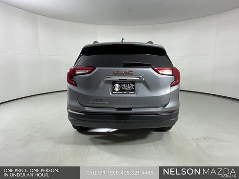 Used 2023 GMC Terrain SLE w/ Driver Convenience Package image 9