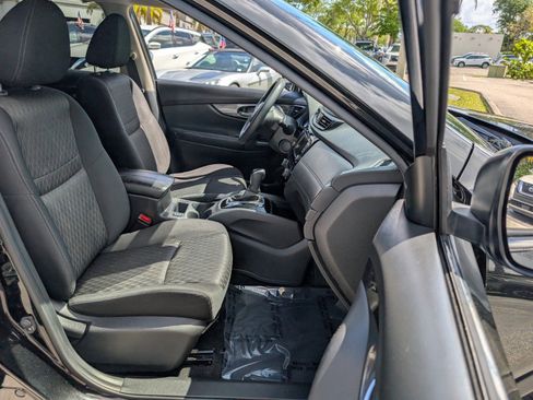 Used 2020 Nissan Rogue SV image 21