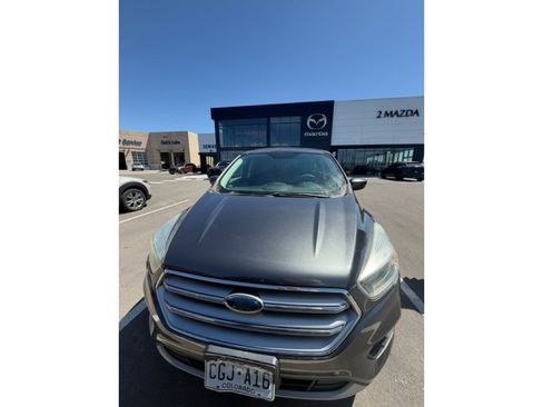 Used 2017 Ford Escape SE AWD/4WD image 2