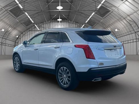 Used 2017 Cadillac XT5 Luxury image 3