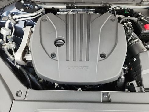 New 2025 Volvo XC90 B5 Plus w/ Protection Package Premier image 16
