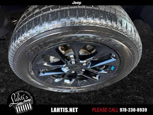 Used 2022 Jeep Wrangler Unlimited Sahara image 24