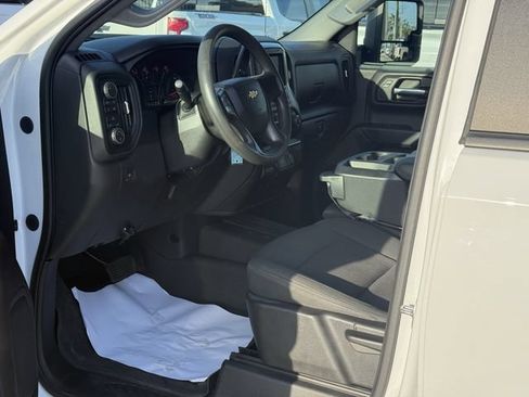 Used 2020 Chevrolet Silverado 1500 Custom w/ Custom Max Trailering Package AWD/4WD image 12
