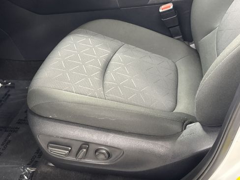 Used 2025 Toyota RAV4 XLE AWD/4WD image 26