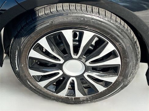 Used 2023 Toyota Corolla LE image 29