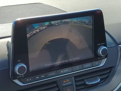 Used 2024 Nissan Altima 2.5 SV image 18