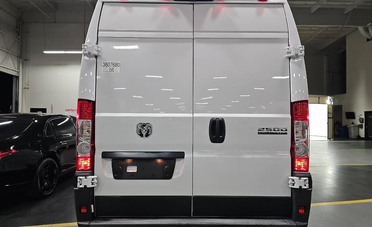 Used 2023 RAM ProMaster 2500 w/ Premium Convenience Group (B) FWD image 3
