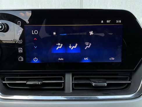 Used 2025 Chevrolet Trax LT image 28