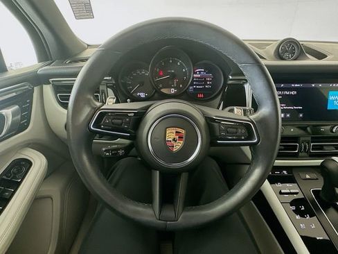 Used 2023 Porsche Macan image 11