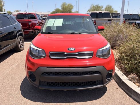 Used 2019 Kia Soul FWD image 2