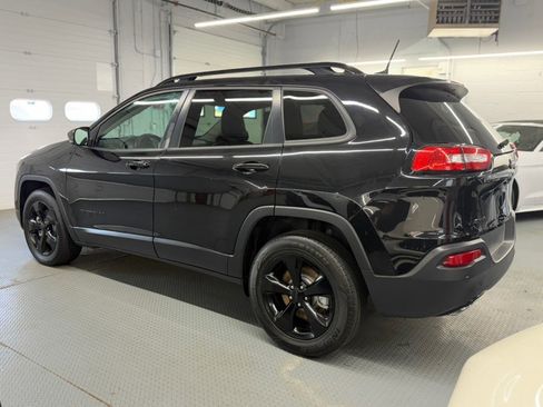 Used 2018 Jeep Cherokee Limited w/ High Altitude Package AWD/4WD image 10