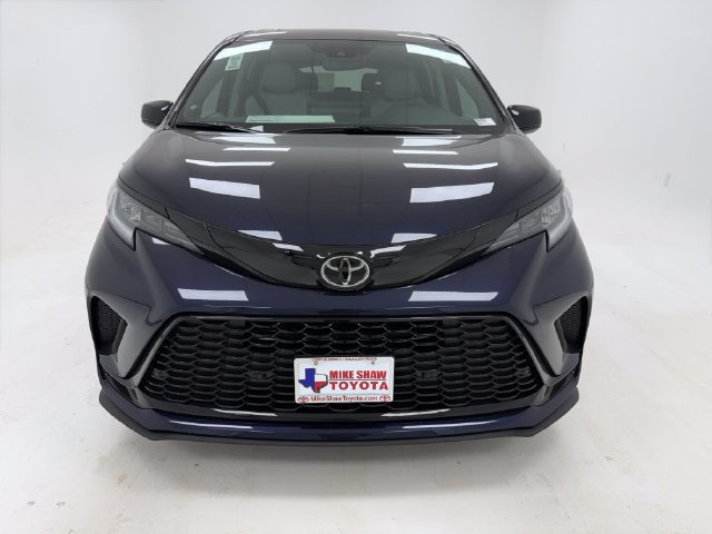 New 2026 Toyota Sienna XSE FWD image 3