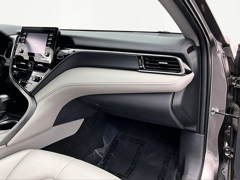 Used 2022 Toyota Camry SE image 17