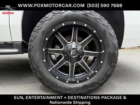 Used 2018 Chevrolet Suburban Premier AWD/4WD image 32