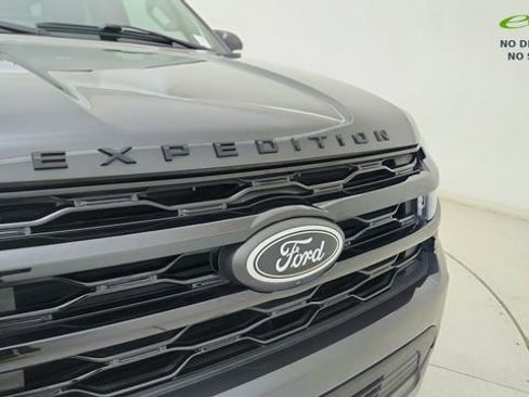 Used 2023 Ford Expedition Limited RWD image 16