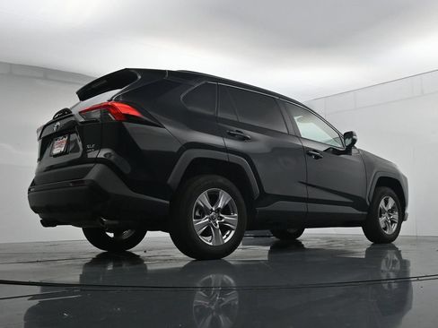 Used 2025 Toyota RAV4 XLE AWD/4WD image 37