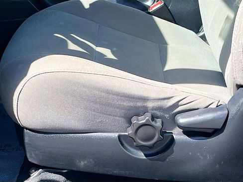 Used 2016 Toyota Tacoma SR5 w/ SR5 Appearance Package (SN) image 18