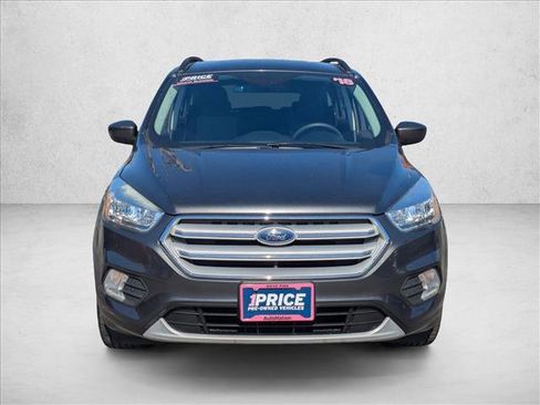 Used 2018 Ford Escape SE image 2