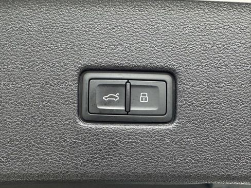 Used 2021 Audi Q8 Prestige image 24