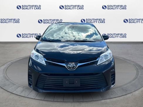 Used 2020 Toyota Sienna LE image 9