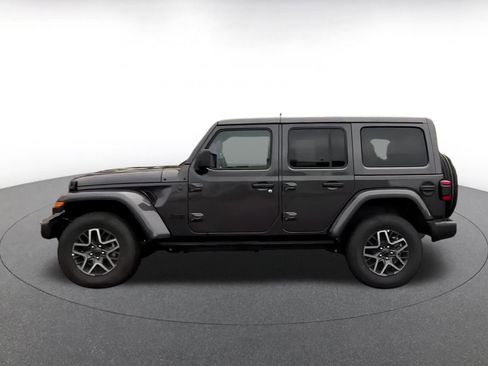 Used 2025 Jeep Wrangler Sahara image 7