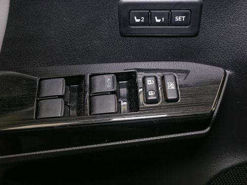 Used 2018 Toyota RAV4 Limited AWD/4WD image 47