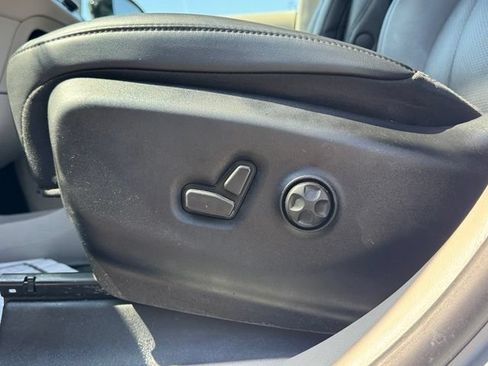 Certified 2024 Chrysler Pacifica Touring-L FWD image 10