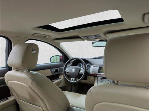 Used 2010 Jaguar XF Premium RWD image 17