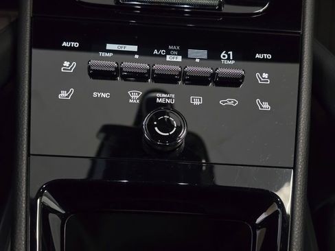 Certified 2025 Porsche Cayenne Coupe image 17