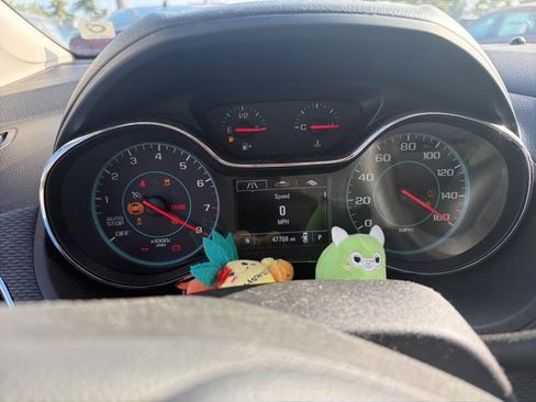 Used 2018 Chevrolet Cruze LT w/ Convenience Package image 4