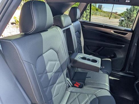 Used 2025 Volkswagen Atlas Cross Sport SE w/ Panoramic Sunroof Package AWD/4WD image 19