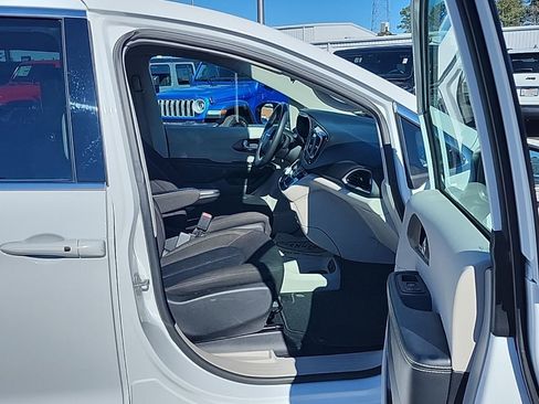 Certified 2022 Chrysler Voyager LX image 24