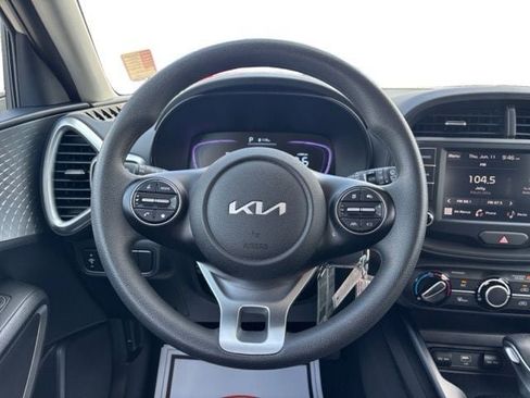 Certified 2025 Kia Soul LX w/ LX Technology Package FWD image 15